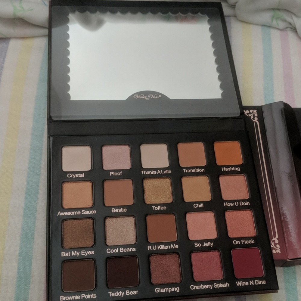 Brand New Violet Voss Eyeshadow Pallet - Picture 2 of 6